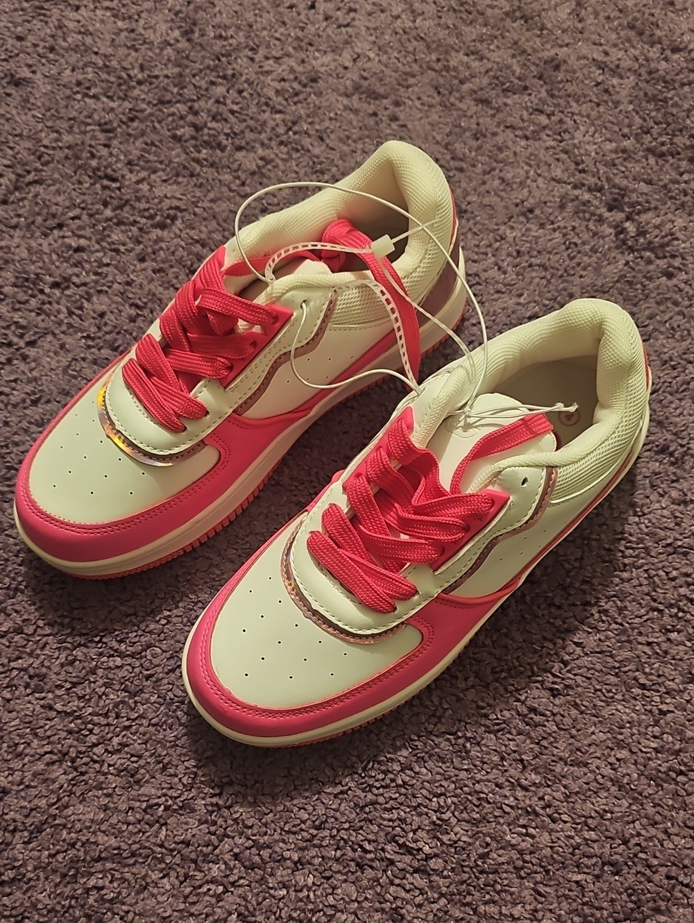Ecko Unlimited Low-Top Sneakers in White and Hot Pink